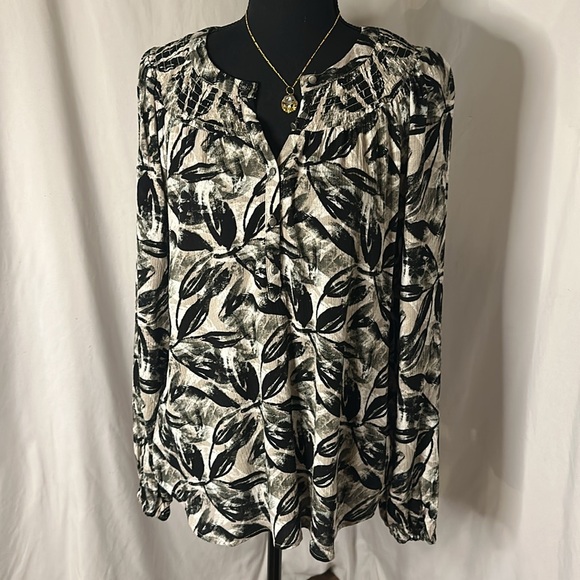 bobeau Tops - NWOT‎ BOBEAU Long Sleeve Blouse